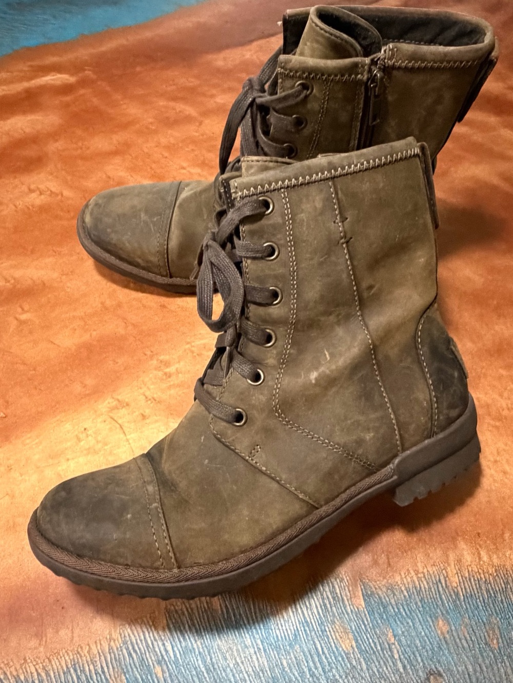 UGG Ashbury Brown Leather Zip Boots distressed size 8 shearling lined